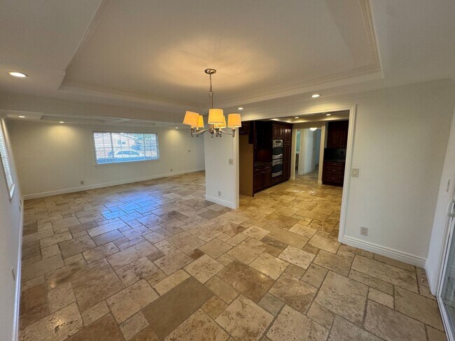 Building Photo - Spacious East Ventura Home- Many Interior Upgrades and Large Backyard!