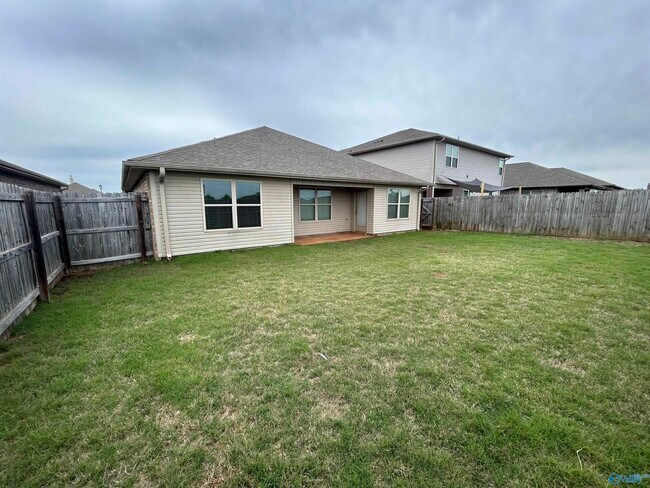 Building Photo - 122 Daymark Dr