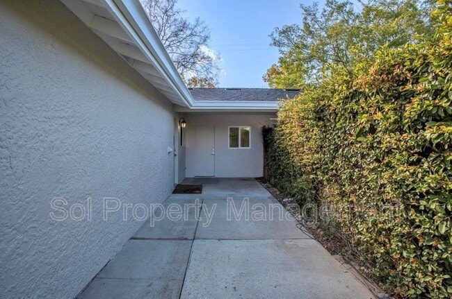 Building Photo - 116 Camellia Terrace