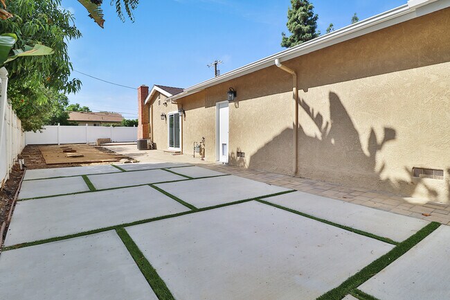 RV/Boat parking - 8601 Santa Susana Plz