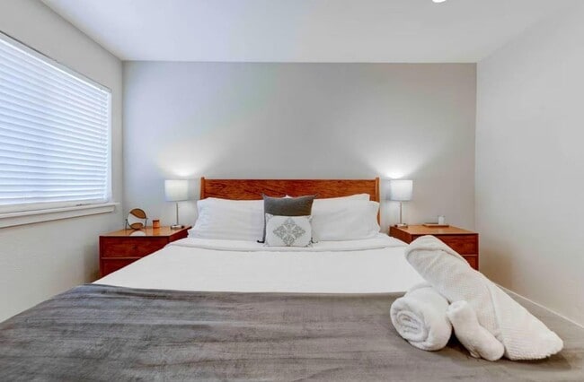 Building Photo - 3601 Menchaca Rd