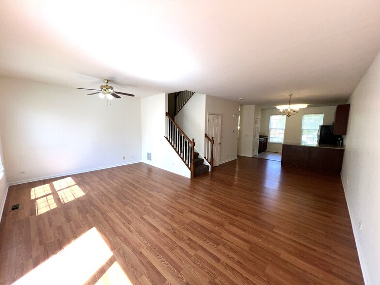 Building Photo - 806 Lewisburg Ln