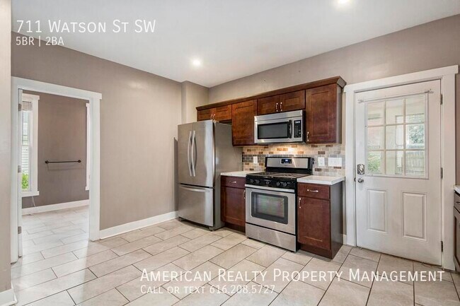 Building Photo - 711 Watson St SW