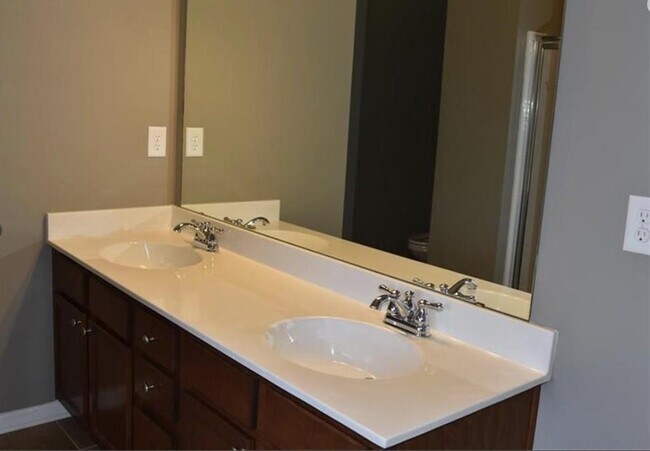 Building Photo - 3327 Edenridge Ct