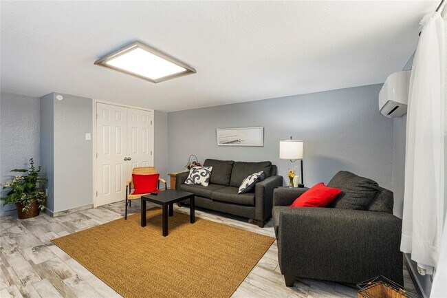 Building Photo - 5420 Avenue Q