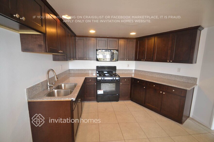 Building Photo - 3188 Darlington Dr