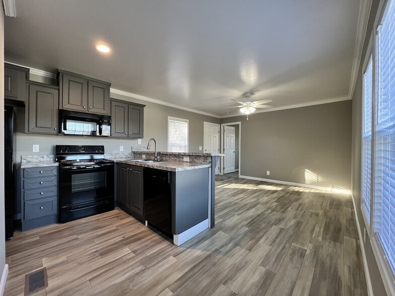 Building Photo - 85 W Sourwood Dr