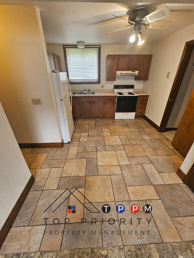 Building Photo - 2 Bedroom | 1 Bathroom Unit in Ryan Availa...