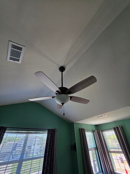 Building Photo - 713 Presscott St