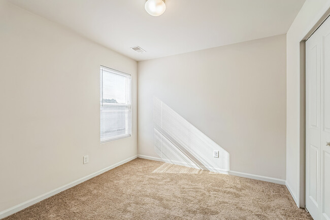Building Photo - 179 Foxford Dr
