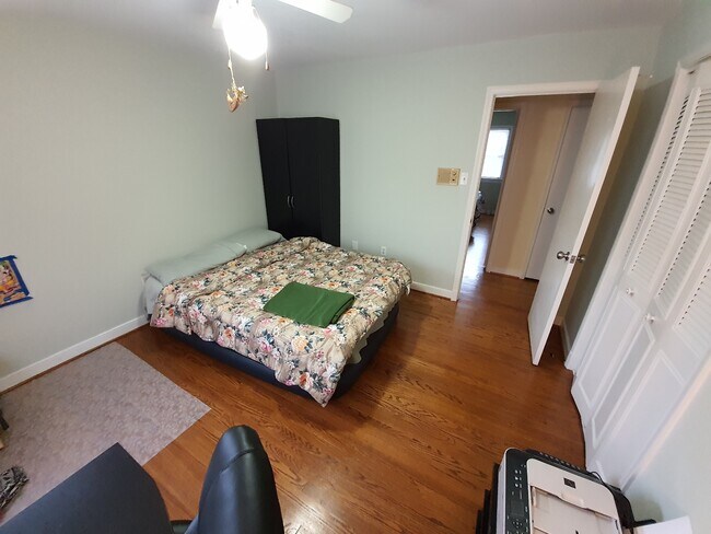 Building Photo - 5320 Lingle Ln