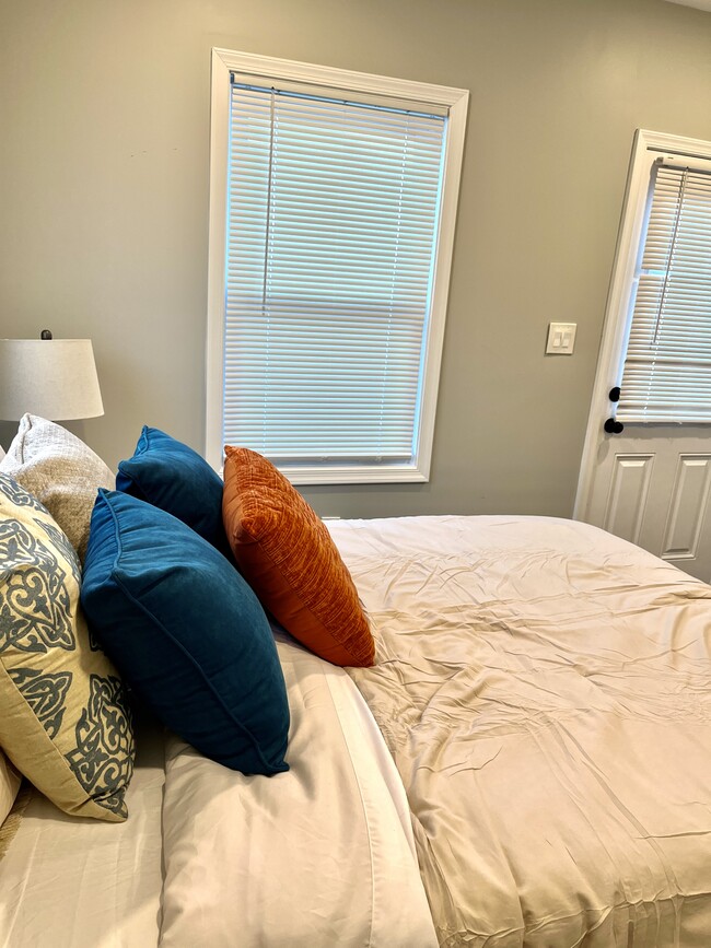 Building Photo - 4206 Eads St NE