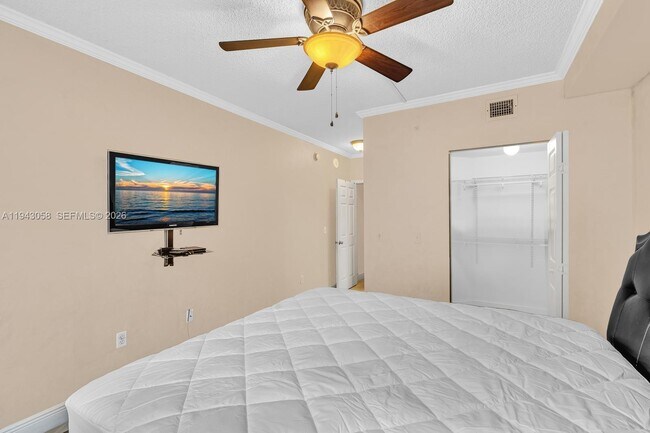 Building Photo - 17100 N Bay Rd