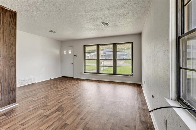 Building Photo - 2412 N Key Blvd