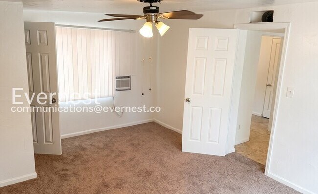 Building Photo - Spacious Town Home with All Essential Amenities | Pet Friendly