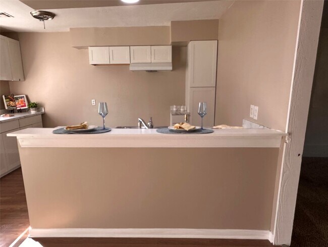Building Photo - 17210 Woodburn Dr