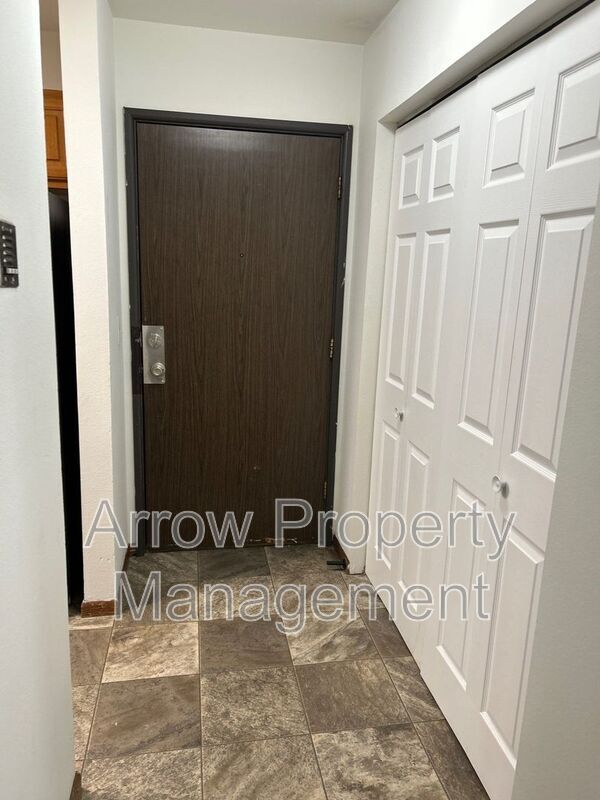Building Photo - 215 E Arbor Ave