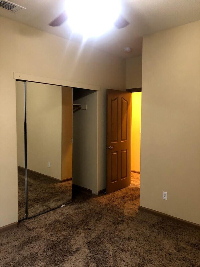 Building Photo - 1764 E Golden Way