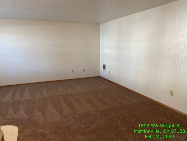 Building Photo - 1592 SW Wright St