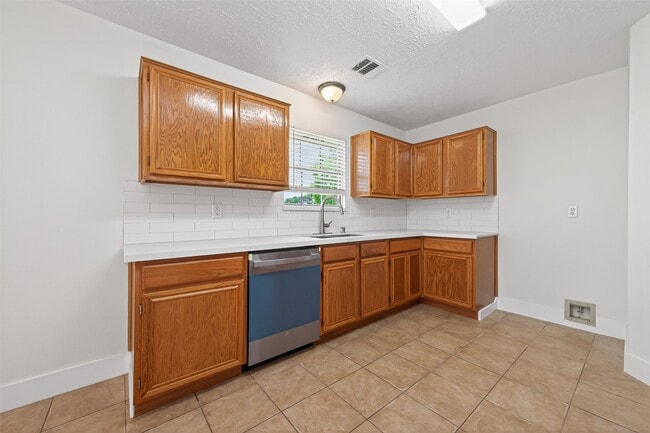 Building Photo - 18822 Yaupon Trail