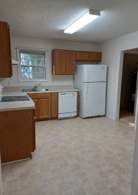 Building Photo - 2250 Rebel Rd