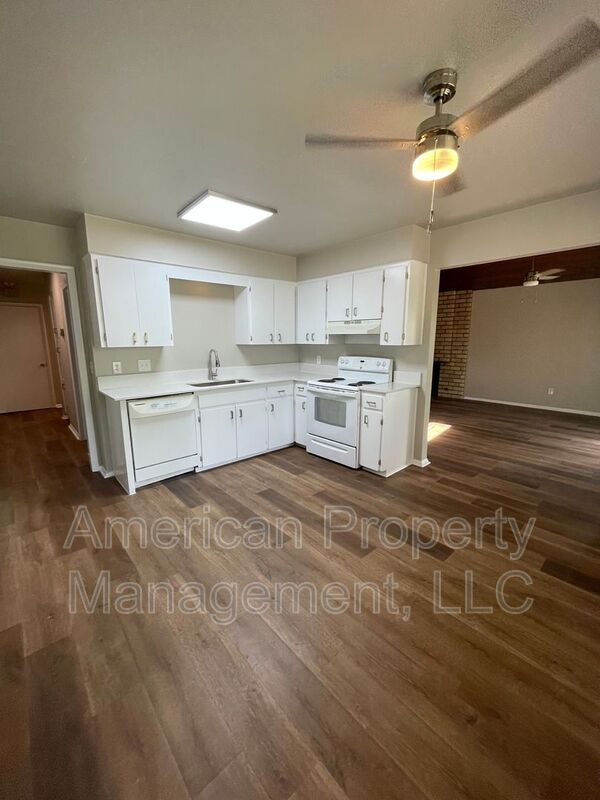 Building Photo - 7217 E 55th Pl