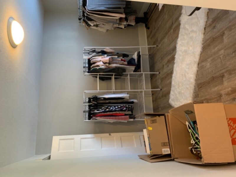 Building Photo - 2108 N Oakes St