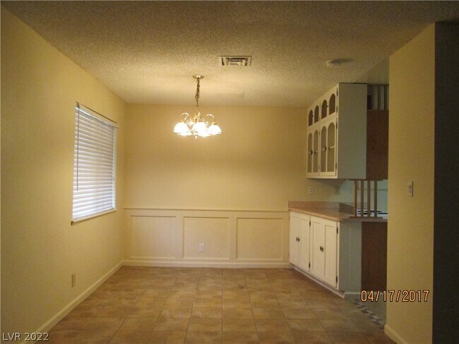 Building Photo - 2132 Jeanne Dr
