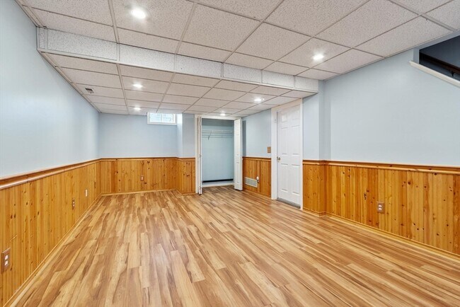 Building Photo - 29 Lamplighter Ln