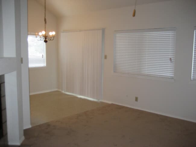 Building Photo - CUTE 3 BEDROOM IN NORTHSIDE ISD***GREAT FL...