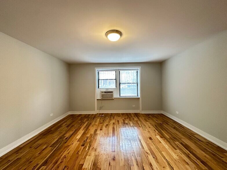 Building Photo - 562 W Arlington Pl
