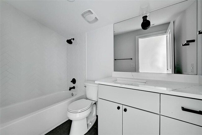 Building Photo - 8428 Hathaway Dr