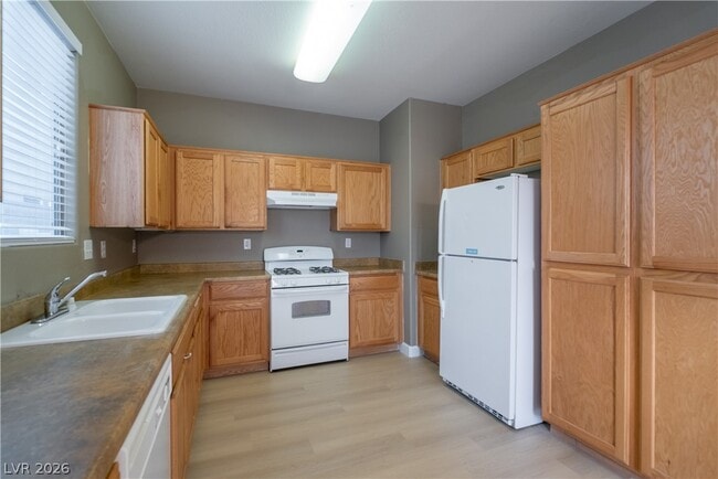 Building Photo - 1228 Sun Village Ave