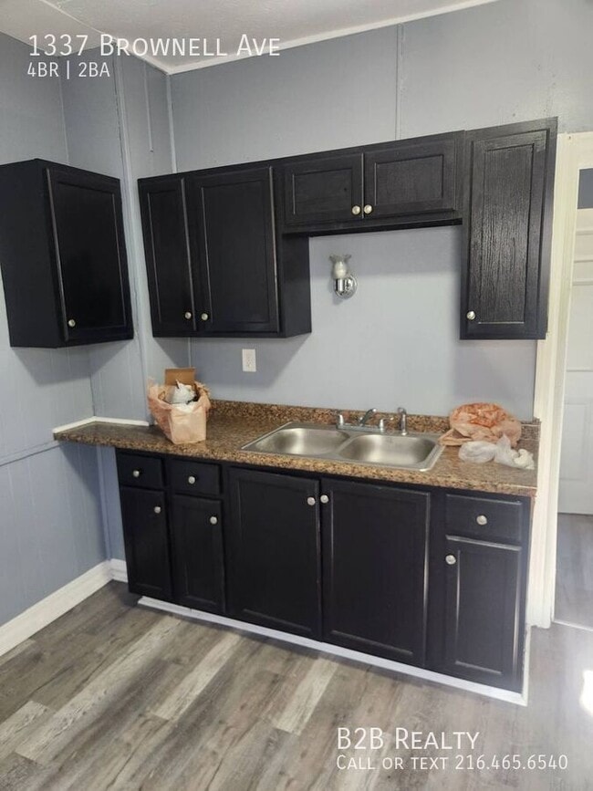 Building Photo - 1337 Brownell Ave