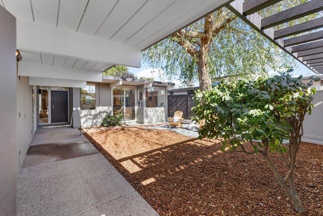 Building Photo - 729 Stendhal Ln