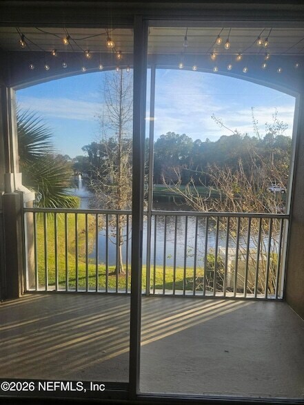 Building Photo - 10550 Baymeadows Rd