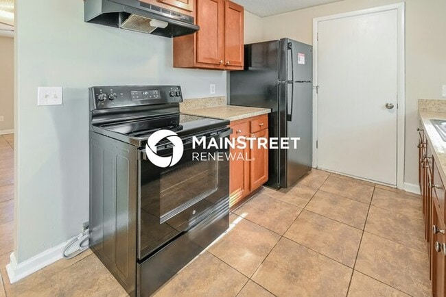 Building Photo - 4 Bedroom Pet-Friendly Home in Jacksonville, FL with Main Street Renewal
