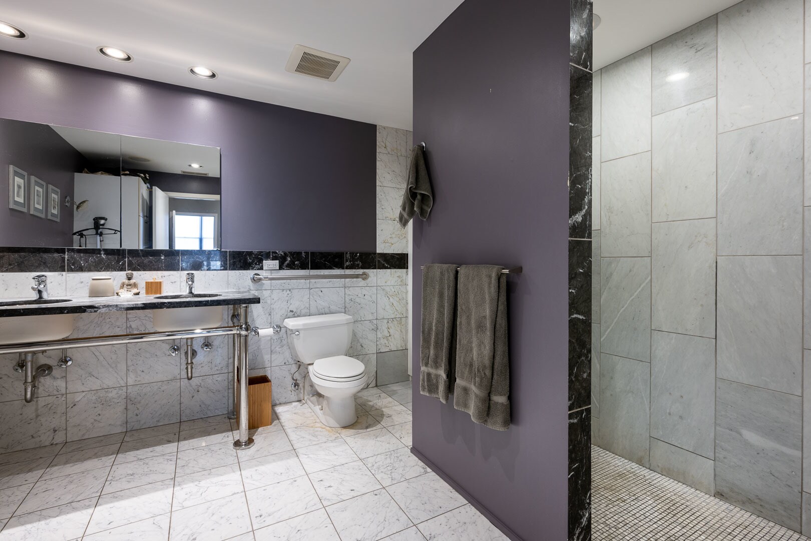 Building Photo - 850 W Adams St