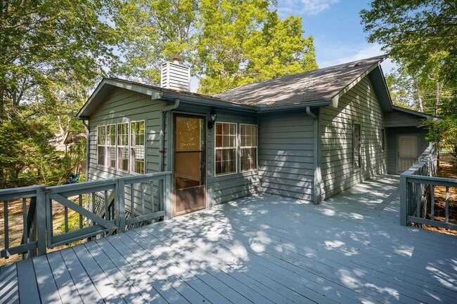 Building Photo - Location, location, location! 3 bedroom / 2 bath remodeled home in the middle of Fairfield Glade ...