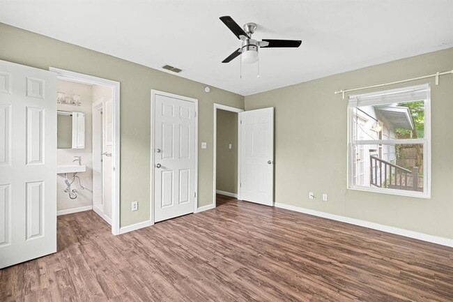 Building Photo - 1422 Yorkshire Dr