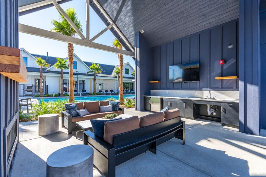 Primary Photo - Stone Creek Village