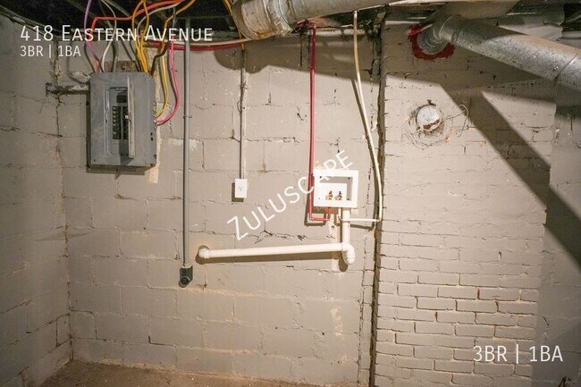 Building Photo - 418 Eastern Ave