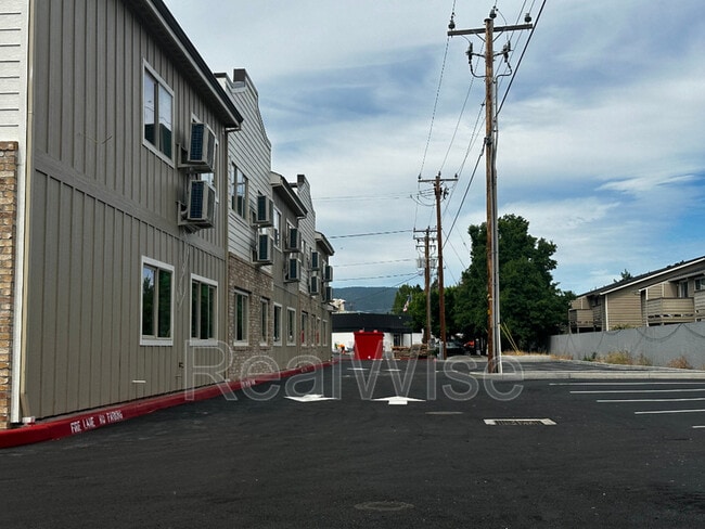 Building Photo - VS Apartments