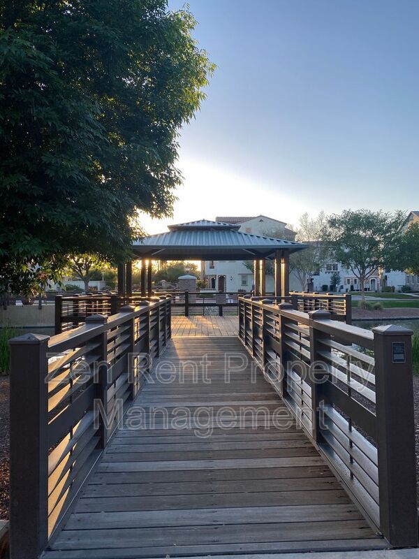 Building Photo - 2744 S Pewter Dr