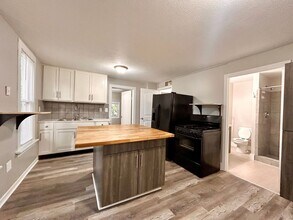 Building Photo - 1011-1013 Quarry Ave NW