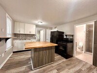 Building Photo - 1011-1013 Quarry Ave NW