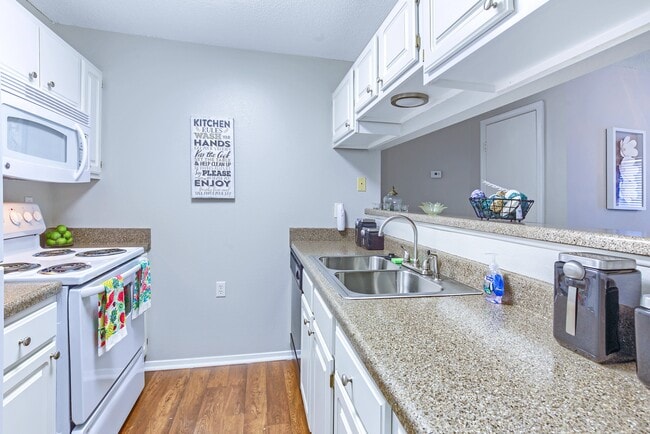 Building Photo - Annandale Gardens Apartments