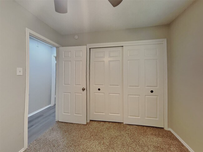 Building Photo - 15 S Drifting Leaf Ct