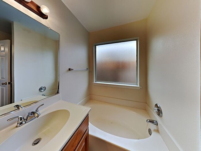 Building Photo - No Application Fees* $500 off 1st Months R...