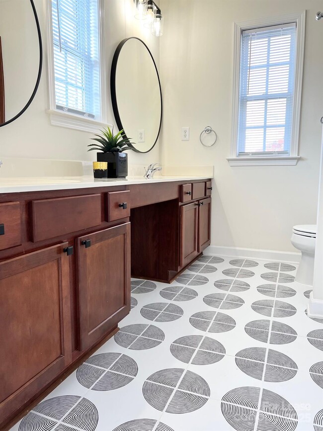 Building Photo - 630 Old Meeting Way